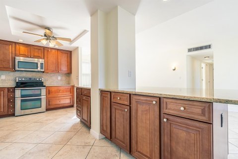 Condominio en alquiler en Hallandale Beach, Florida, 3 dormitorios, 128.11 m2 № 1932547 - foto 10