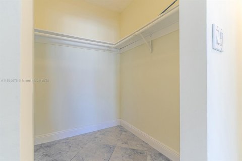 Condominio en alquiler en Hallandale Beach, Florida, 3 dormitorios, 128.11 m2 № 1932547 - foto 24