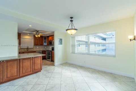Condominio en alquiler en Hallandale Beach, Florida, 3 dormitorios, 128.11 m2 № 1932547 - foto 12