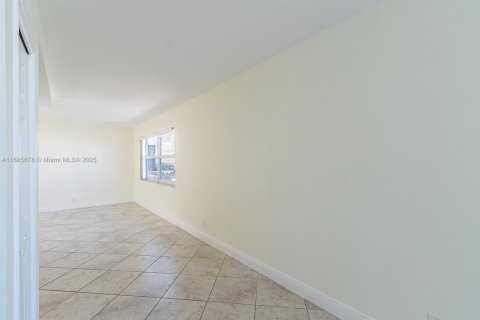 Condominio en alquiler en Hallandale Beach, Florida, 3 dormitorios, 128.11 m2 № 1932547 - foto 16