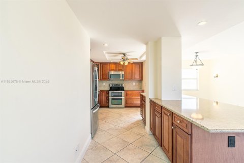 Condominio en alquiler en Hallandale Beach, Florida, 3 dormitorios, 128.11 m2 № 1932547 - foto 9