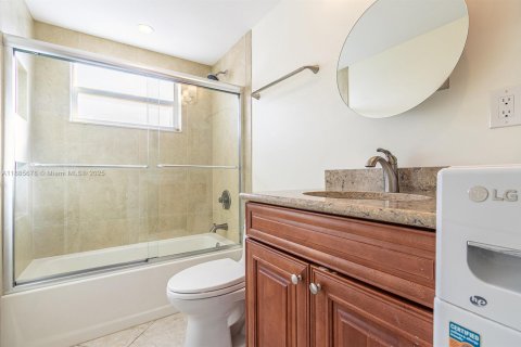 Condominio en alquiler en Hallandale Beach, Florida, 3 dormitorios, 128.11 m2 № 1932547 - foto 30