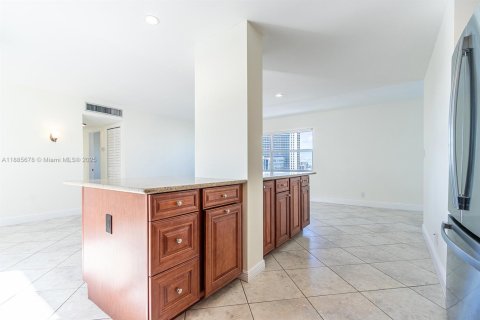 Condominio en alquiler en Hallandale Beach, Florida, 3 dormitorios, 128.11 m2 № 1932547 - foto 7