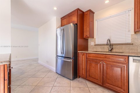 Condominio en alquiler en Hallandale Beach, Florida, 3 dormitorios, 128.11 m2 № 1932547 - foto 6