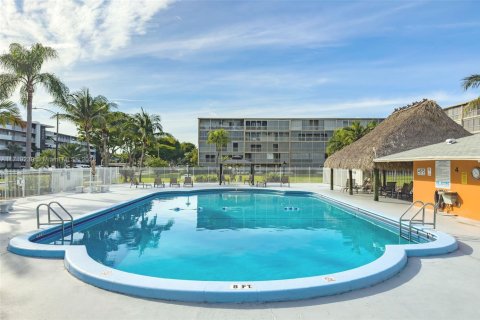 Condo in Hollywood, Florida, 1 bedroom  № 1696514 - photo 30