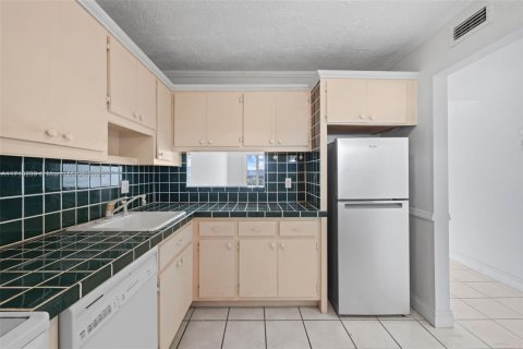 Condo in Hollywood, Florida, 1 bedroom  № 1696514 - photo 6