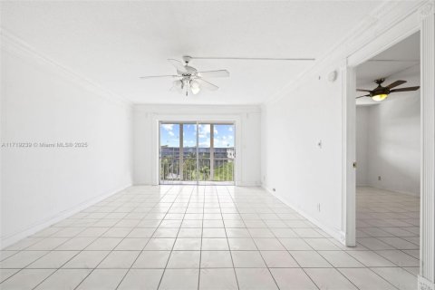 Condo in Hollywood, Florida, 1 bedroom  № 1696514 - photo 10