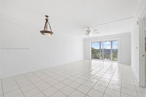 Condo in Hollywood, Florida, 1 bedroom  № 1696514 - photo 9