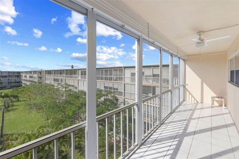 Condo in Hollywood, Florida, 1 bedroom  № 1696514 - photo 25