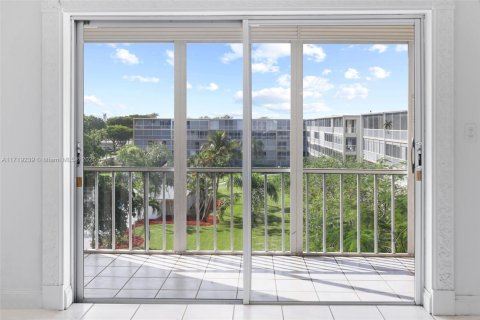 Condo in Hollywood, Florida, 1 bedroom  № 1696514 - photo 21