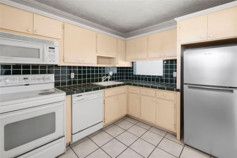 Condo in Hollywood, Florida, 1 bedroom  № 1696514 - photo 4