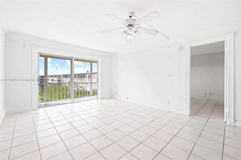Condo in Hollywood, Florida, 1 bedroom  № 1696514 - photo 11