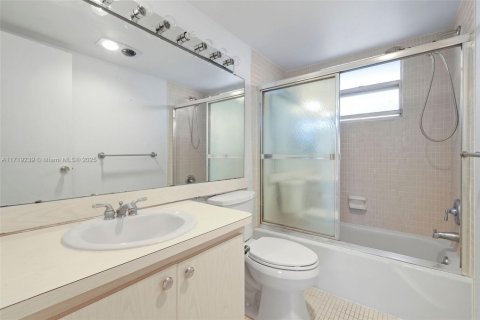 Condo in Hollywood, Florida, 1 bedroom  № 1696514 - photo 19