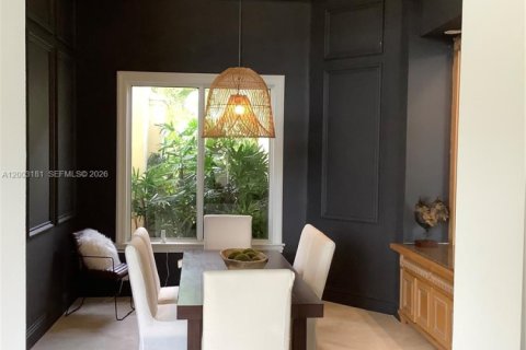 House in Plantation, Florida 4 bedrooms, 335.38 sq.m. № 2066571 - photo 12