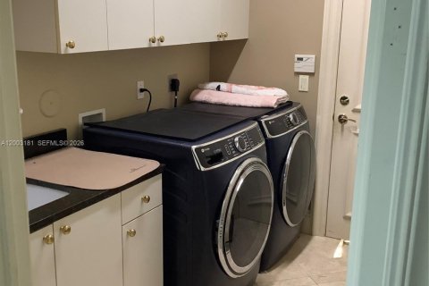 House in Plantation, Florida 4 bedrooms, 335.38 sq.m. № 2066571 - photo 27