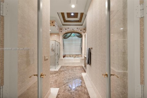 House in Plantation, Florida 4 bedrooms, 335.38 sq.m. № 2066571 - photo 19