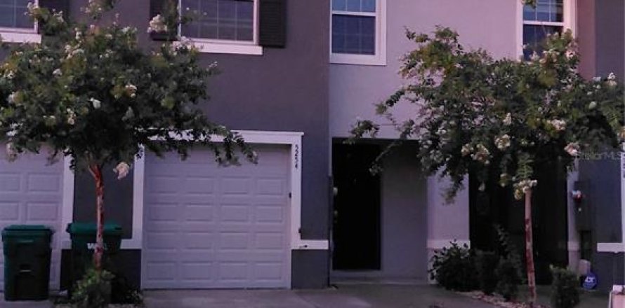 Townhouse in Wildwood, Florida 3 bedrooms, 156.82 sq.m. № 2150279