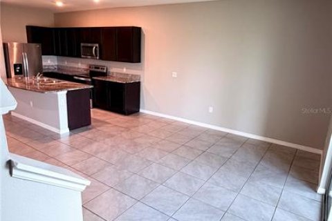 Townhouse in Wildwood, Florida 3 bedrooms, 156.82 sq.m. № 2150279 - photo 4