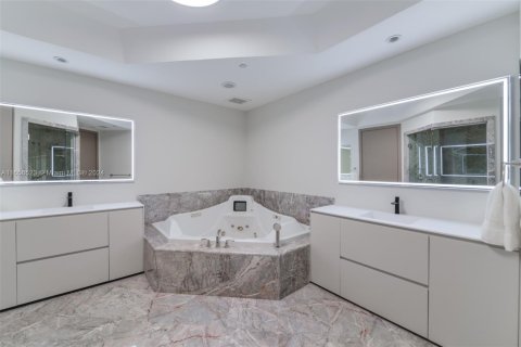 Condominio en venta en Sunny Isles Beach, Florida, 2 dormitorios, 207.64 m2 № 1753648 - foto 18
