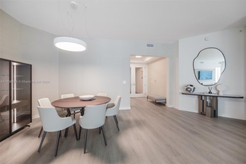 Condominio en venta en Sunny Isles Beach, Florida, 2 dormitorios, 207.64 m2 № 1753648 - foto 7