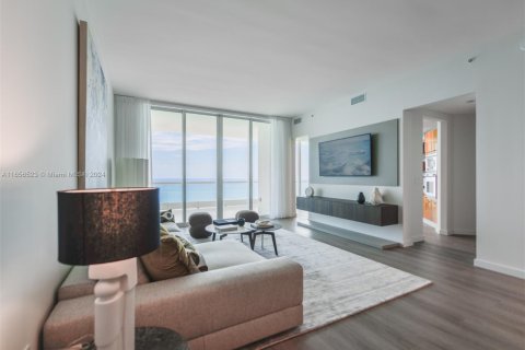 Condominio en venta en Sunny Isles Beach, Florida, 2 dormitorios, 207.64 m2 № 1753648 - foto 2