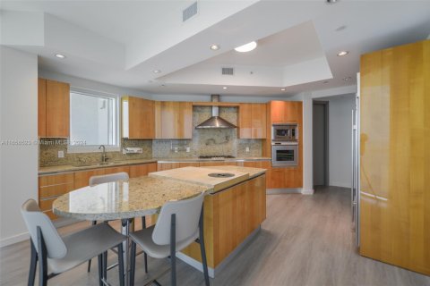 Condominio en venta en Sunny Isles Beach, Florida, 2 dormitorios, 207.64 m2 № 1753648 - foto 10