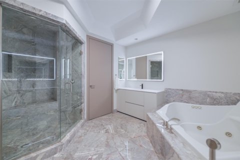 Condominio en venta en Sunny Isles Beach, Florida, 2 dormitorios, 207.64 m2 № 1753648 - foto 19