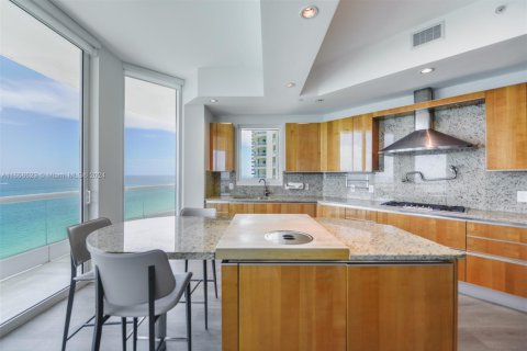 Condominio en venta en Sunny Isles Beach, Florida, 2 dormitorios, 207.64 m2 № 1753648 - foto 9