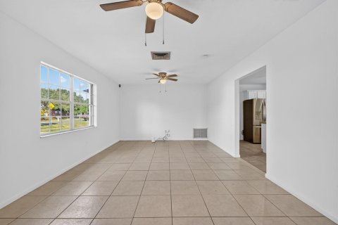 Casa en venta en St. Lucie, Florida, 3 dormitorios, 116.13 m2 № 2077795 - foto 4