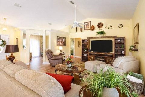 House in Silver Springs Shores, Florida 3 bedrooms, 231.42 sq.m. № 2227271 - photo 13