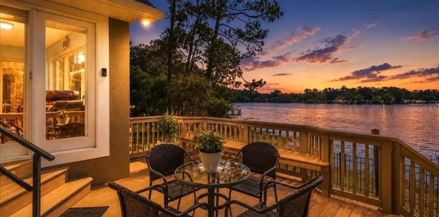 House in Silver Springs Shores, Florida 3 bedrooms, 231.42 sq.m. № 2227271