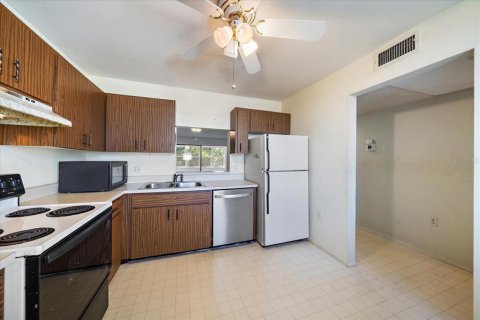 Condo in Bradenton, Florida, 2 bedrooms № 2204846 - photo 22
