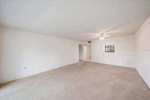 Condo in Bradenton, Florida, 2 bedrooms № 2204846 - photo 9