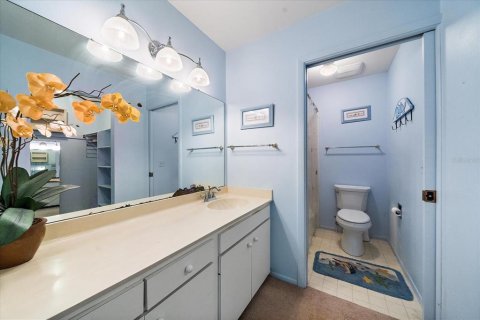 Condo in Bradenton, Florida, 2 bedrooms № 2204846 - photo 16