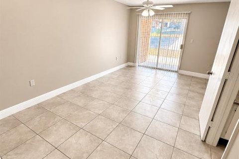 Touwnhouse à louer à Leesburg, Floride: 2 chambres, 87.14 m2 № 2167735 - photo 7