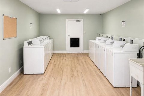Touwnhouse à louer à Leesburg, Floride: 2 chambres, 87.14 m2 № 2167735 - photo 2