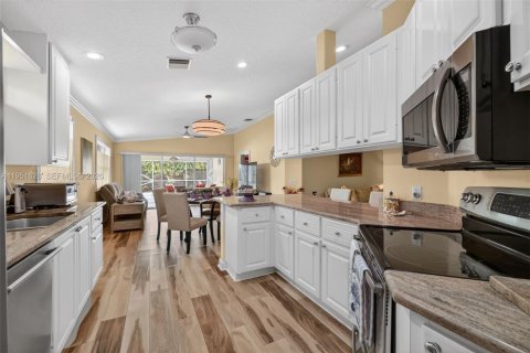 Купить виллу или дом в Порт-Сент-Луси, Флорида 2 спальни, 141.77м2, № 2007406 - фото 24