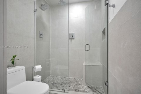 Casa en venta en Fort Lauderdale, Florida, 5 dormitorios, 380.06 m2 № 2029332 - foto 22