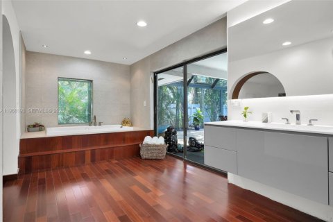 Casa en venta en Fort Lauderdale, Florida, 5 dormitorios, 380.06 m2 № 2029332 - foto 20