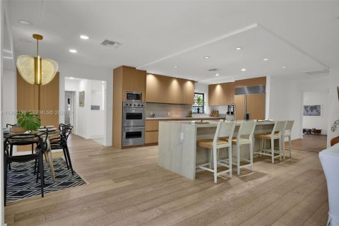 Casa en venta en Fort Lauderdale, Florida, 5 dormitorios, 380.06 m2 № 2029332 - foto 9