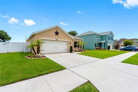 House in Plant City, Florida 3 bedrooms, 151.06 sq.m. № 2200738