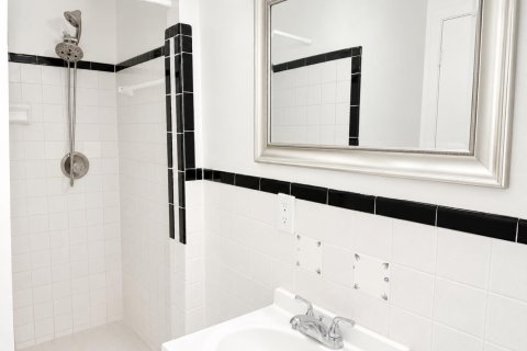 House in Vero Beach, Florida 2 bedrooms, 95.32 sq.m. № 2399685 - photo 8