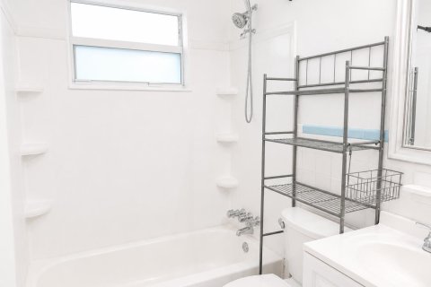 House in Vero Beach, Florida 2 bedrooms, 95.32 sq.m. № 2399685 - photo 14