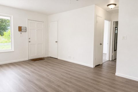 House in Vero Beach, Florida 2 bedrooms, 95.32 sq.m. № 2399685 - photo 5