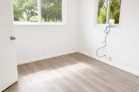 House in Vero Beach, Florida 2 bedrooms, 95.32 sq.m. № 2399685 - photo 13