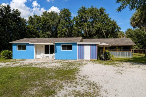 House in Vero Beach, Florida 2 bedrooms, 95.32 sq.m. № 2399685 - photo 2