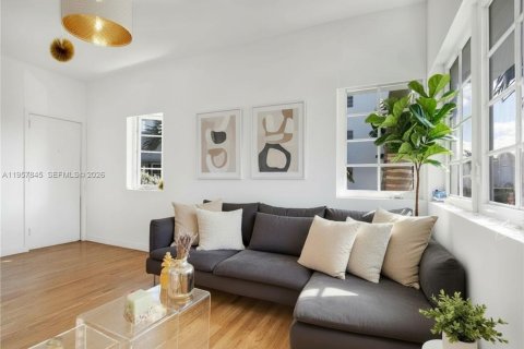 Condominio en alquiler en Miami Beach, Florida, 3 dormitorios, 114.27 m2 № 2027281 - foto 3