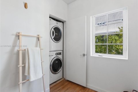 Condominio en alquiler en Miami Beach, Florida, 3 dormitorios, 114.27 m2 № 2027281 - foto 27