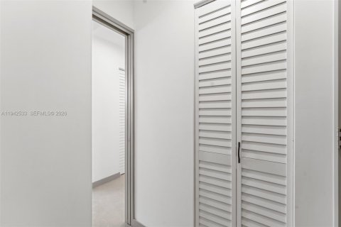 Condominio en venta en North Miami, Florida, 1 dormitorio, 82.31 m2 № 1999984 - foto 15