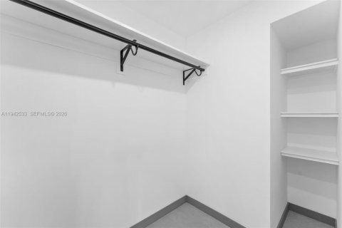 Condominio en venta en North Miami, Florida, 1 dormitorio, 82.31 m2 № 1999984 - foto 10